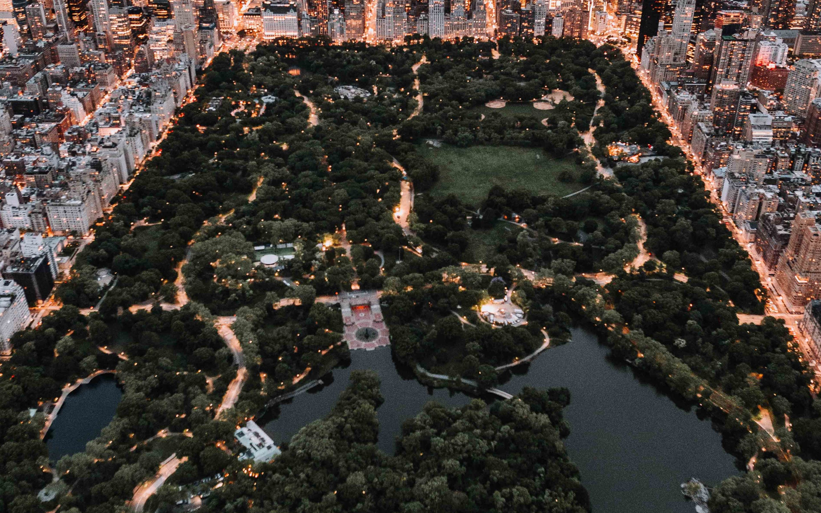Заметить сверху. Централ парк Нью-Йорк. Парк Нью-Йорка 2022. Централ парк Нью-Йорк вид сверху. Парк в Нью Йорке 2023.